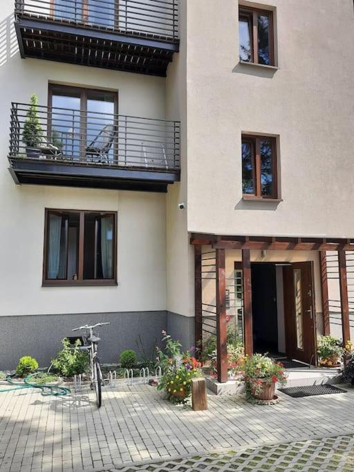Urocze Mieszkanie 1 Z Parkingiem Apartmán *